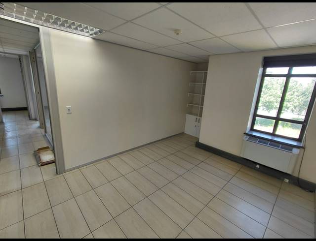 315M² OFFICE TO LET IN MAGALIESSIG